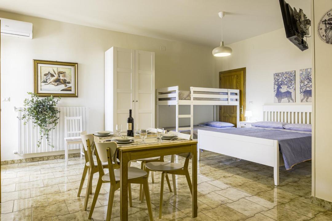 Le Palme Guest House Racale Esterno foto