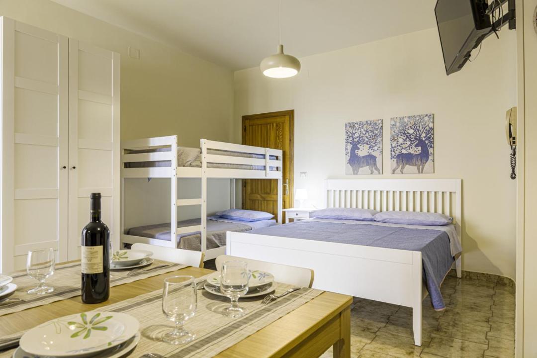 Le Palme Guest House Racale Esterno foto