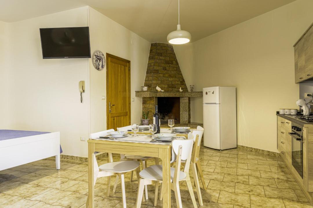 Le Palme Guest House Racale Esterno foto