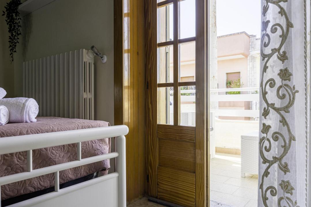 Le Palme Guest House Racale Esterno foto