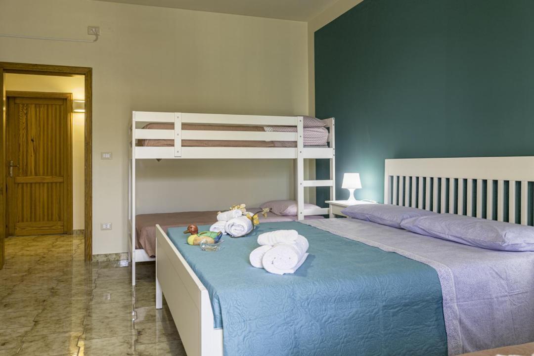 Le Palme Guest House Racale Esterno foto