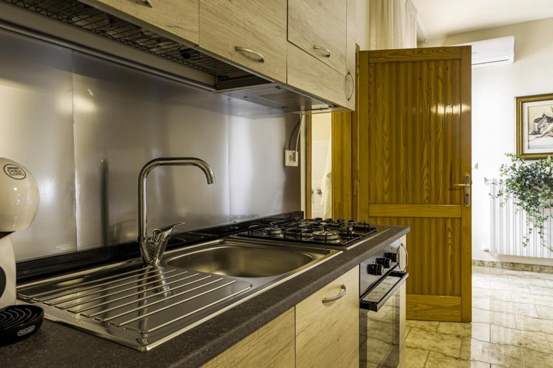 Le Palme Guest House Racale Esterno foto