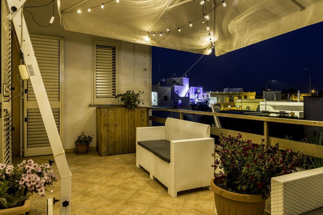Le Palme Guest House Racale Esterno foto