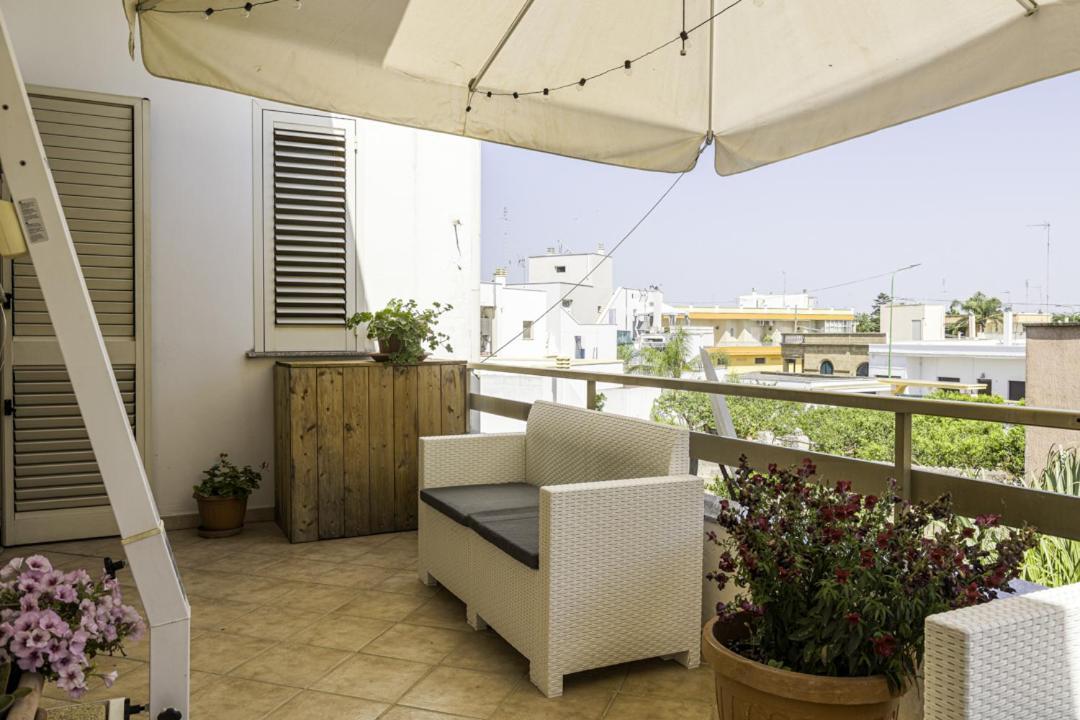 Le Palme Guest House Racale Esterno foto