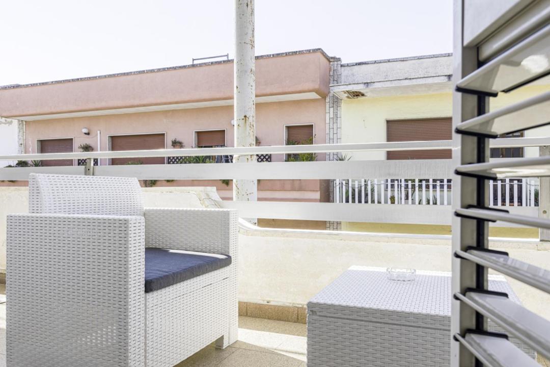 Le Palme Guest House Racale Esterno foto