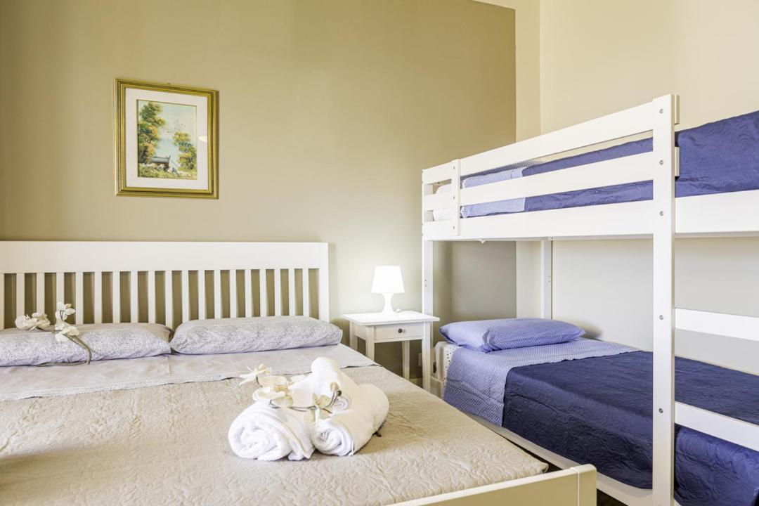 Le Palme Guest House Racale Esterno foto
