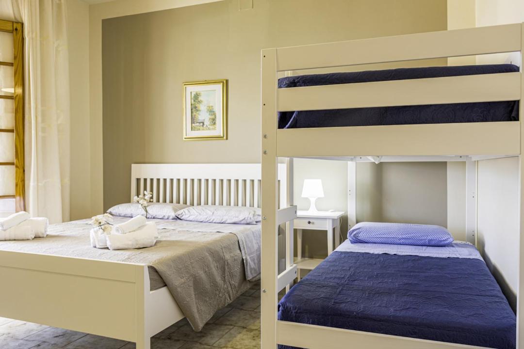 Le Palme Guest House Racale Esterno foto