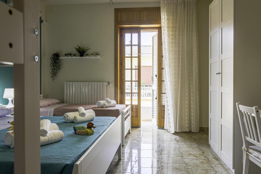 Le Palme Guest House Racale Esterno foto